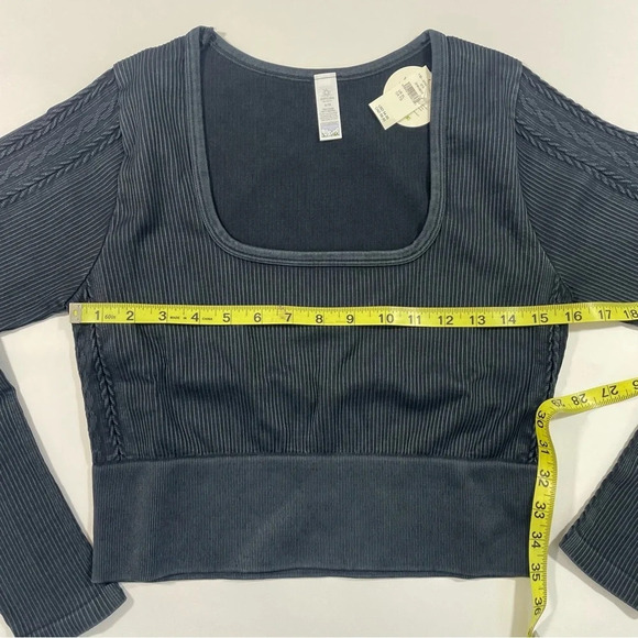 OFFLINE Seamless Cable Square Neck T Shirt Black - Picture 6 of 8